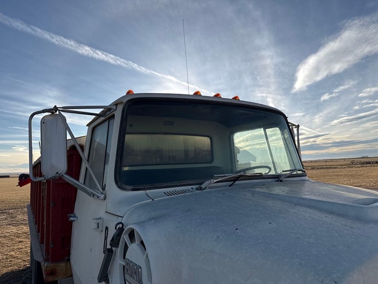 1974-ford-800-image-28