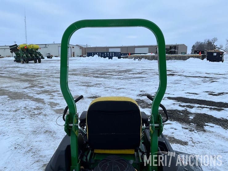 2022-john-deere-z720e-image-11