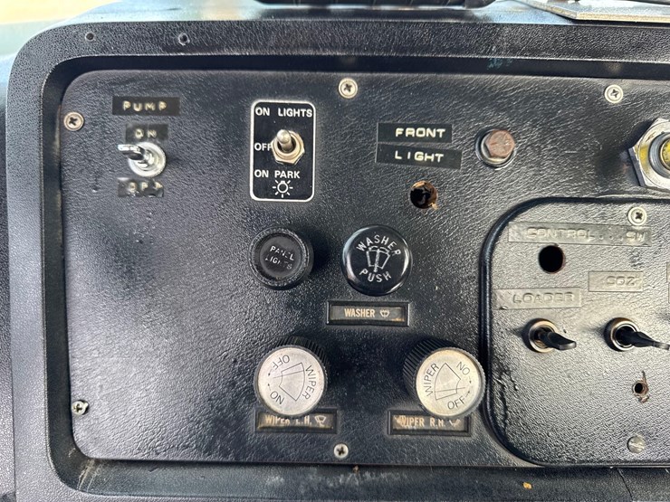 1986-white-140-image-94