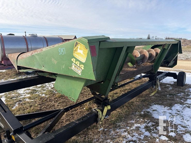 john-deere-444-image-2