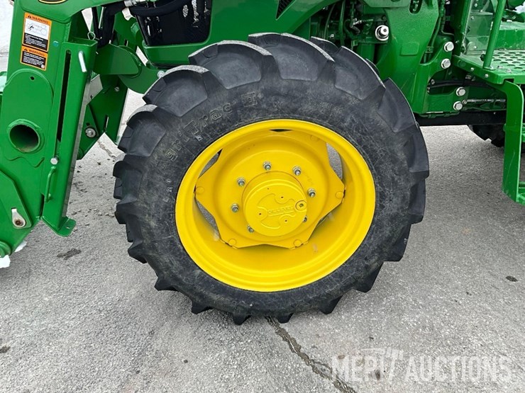 2024-john-deere-5075e-image-12