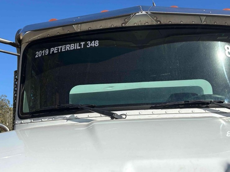 2019-peterbilt-348-image-22