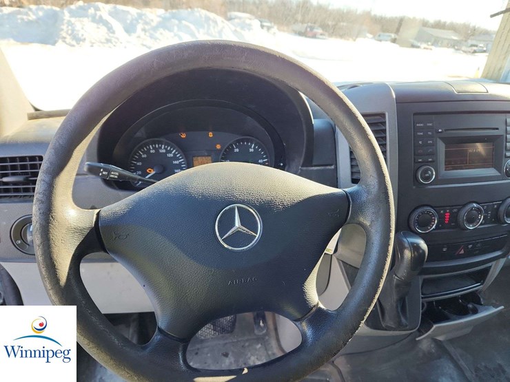 2011-mercedes-benz-sprinter-cargo-van-image-28