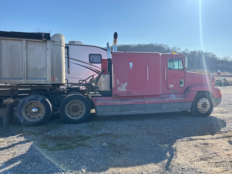 1996-freightliner-fld120-image-4