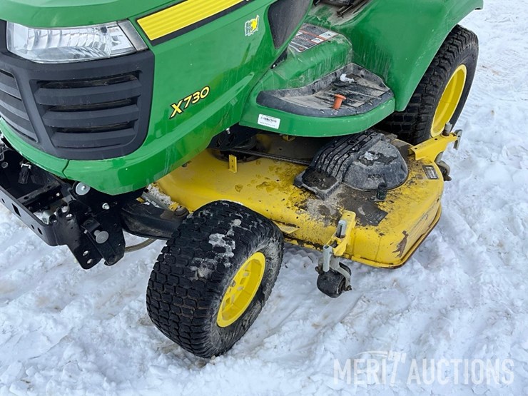 2022-john-deere-x730-image-9