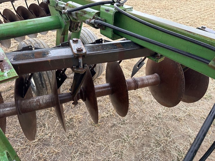 john-deere-235-image-17