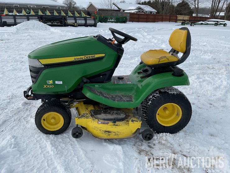 2015-john-deere-x320-image-2