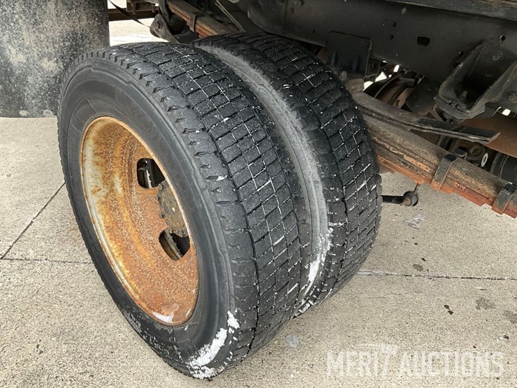 2016-dodge-5500-box-truck-image-30