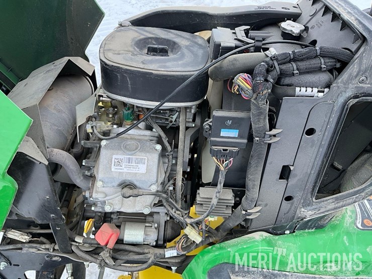 2022-john-deere-x730-image-14