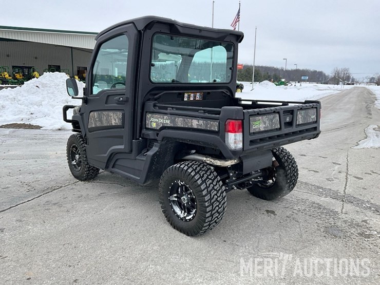 2024-john-deere-gator-image-3