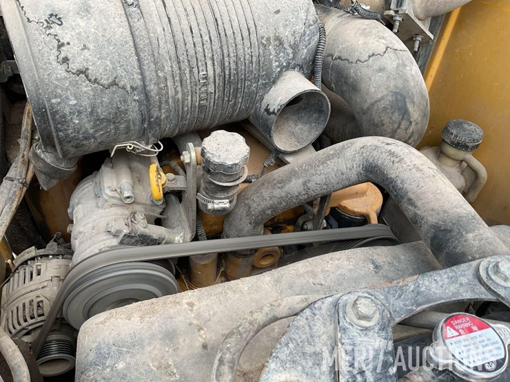 2006-john-deere-325-image-15