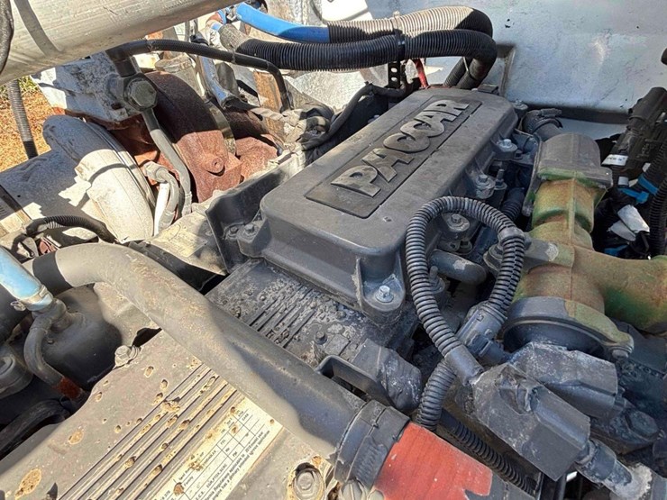 2019-peterbilt-348-image-19