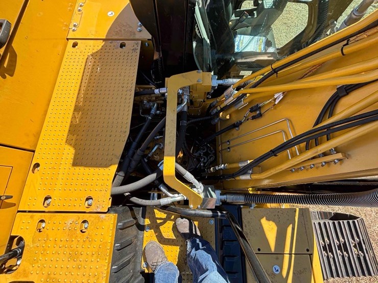 caterpillar-323-image-21