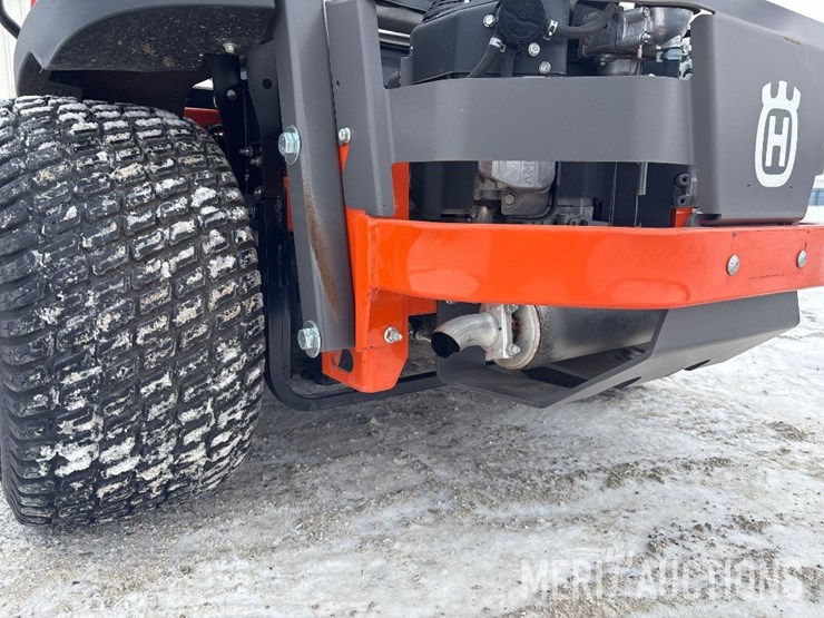 2022-husqvarna-z560l-zero-turn-image-14