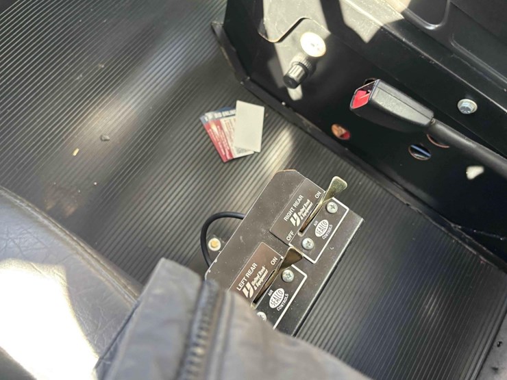 2019-peterbilt-348-image-30