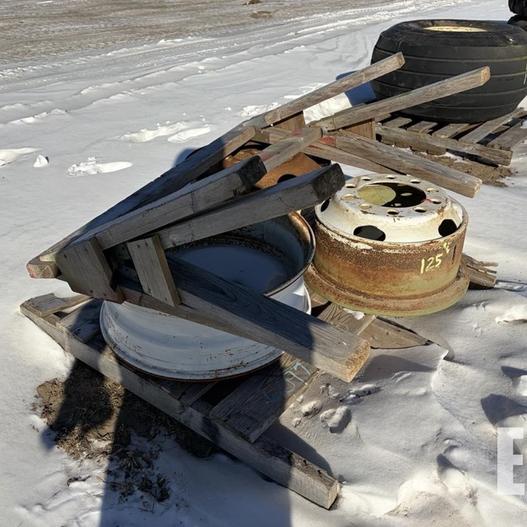 3 STEEL RIMS AND 2 SAWHORSES