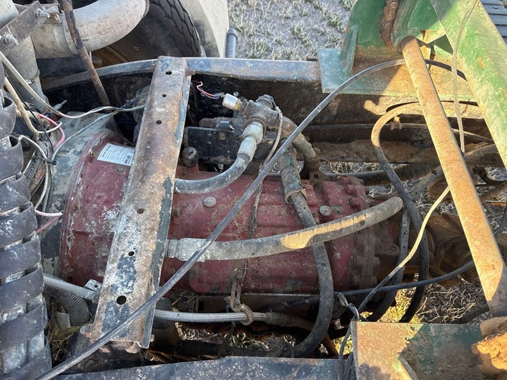 1992-white-gmc-haying-mantis-stacker-truck-image-39