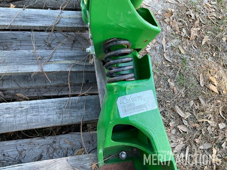 2021-john-deere-320r-image-12