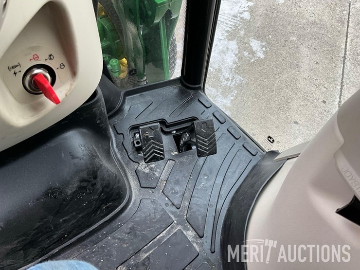 2024-john-deere-4066r-image-33