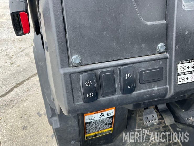 2024-john-deere-gator-image-34