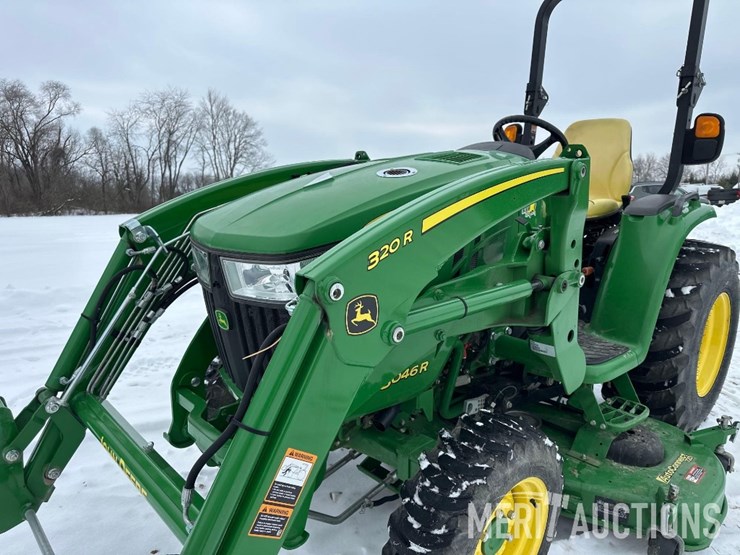 2015-john-deere-3046r-image-8