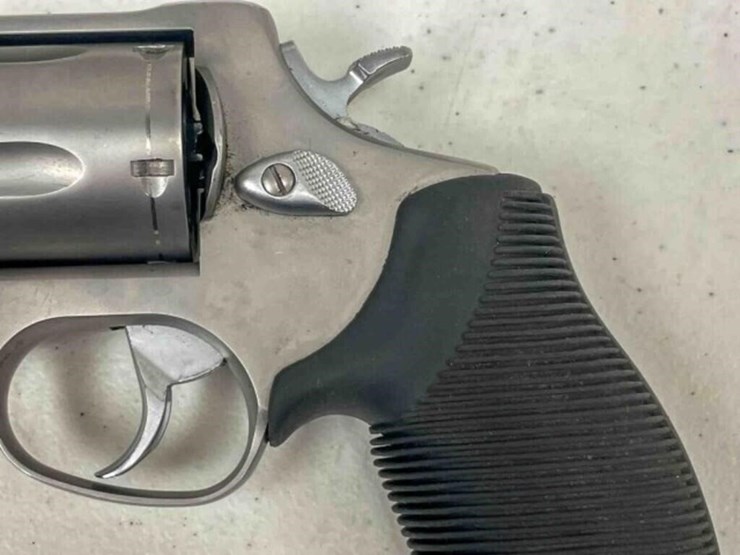taurus-revolver-image-5