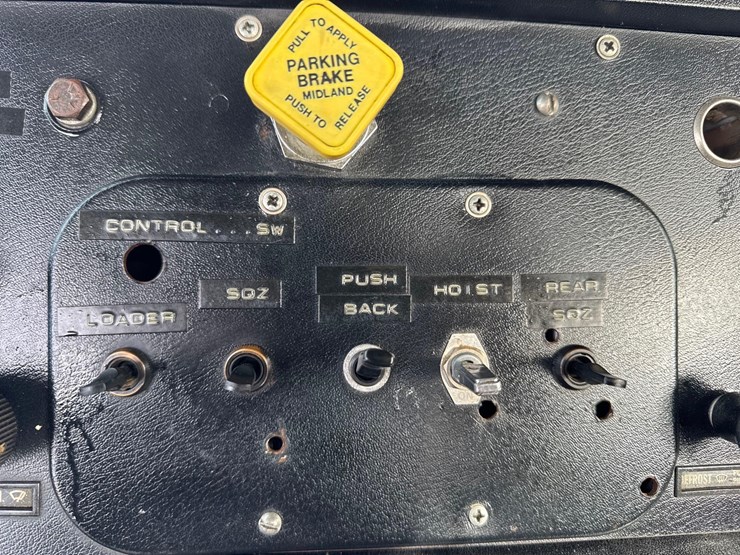 1986-white-140-image-93