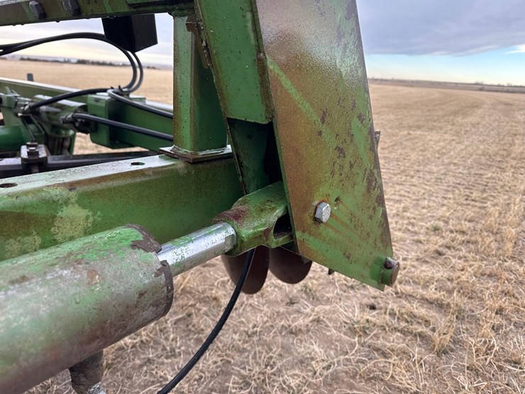 john-deere-235-image-12