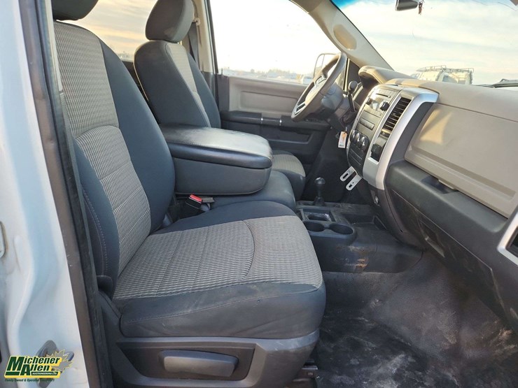 2012-dodge-3500-image-19