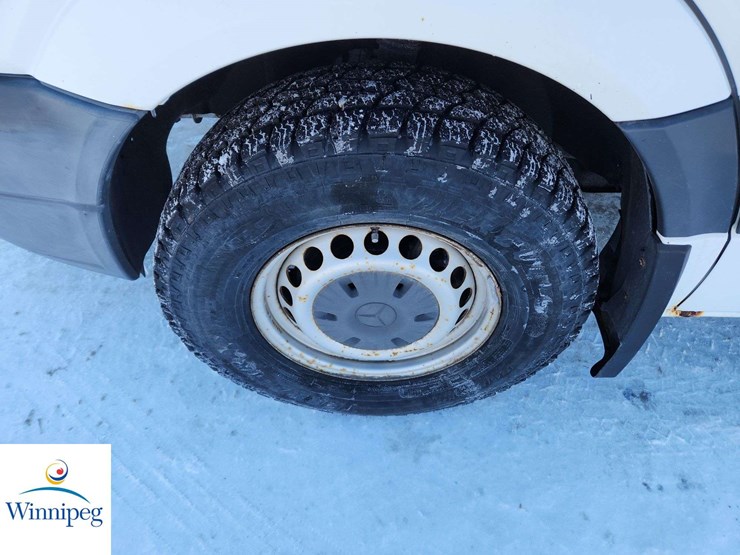 2011-mercedes-benz-sprinter-cargo-van-image-23