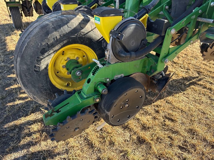 2014-john-deere-1770nt-image-65