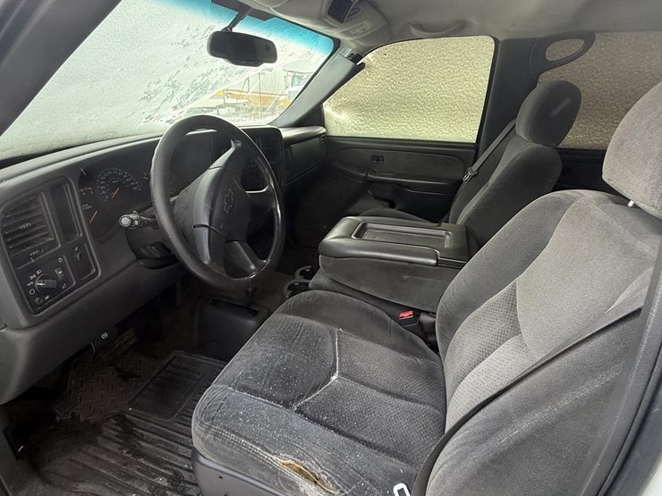 2003-chevrolet-silverado-2500-image-12