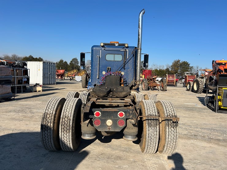 2000-freightliner-fld112-image-6