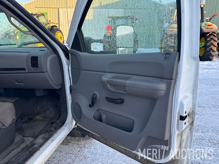 2009-chevrolet-3500-image-26