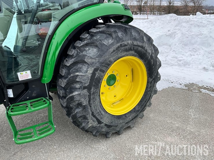 2024-john-deere-4044r-image-11