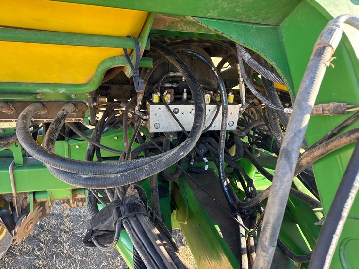 2014-john-deere-1770nt-image-86