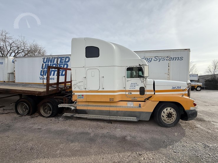 1988-freightliner-flc120-image-4