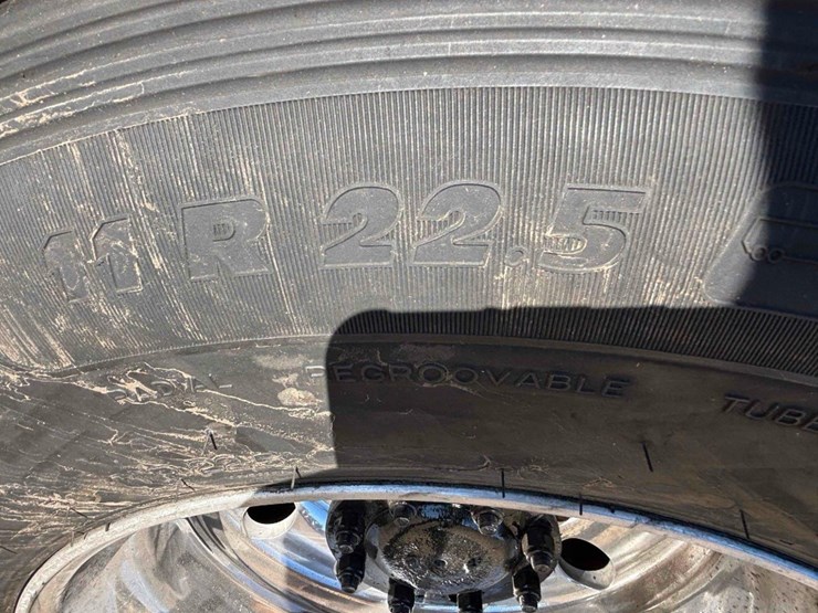 2019-peterbilt-348-image-38