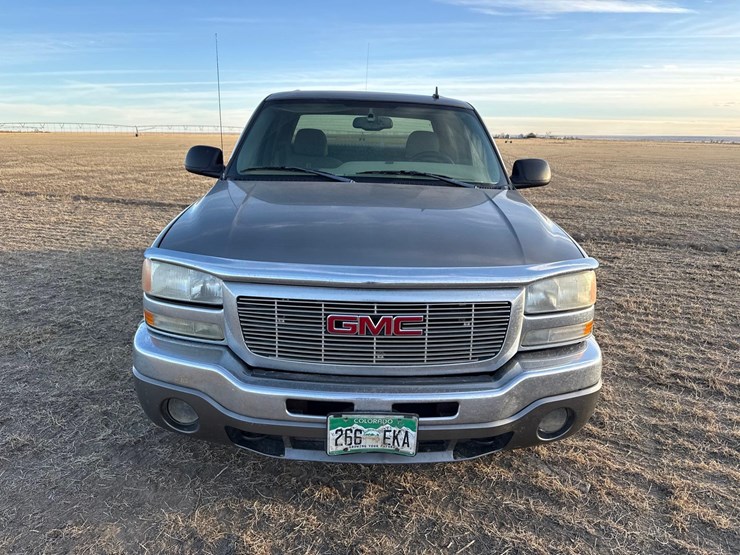 2006-gmc-sierra-1500-image-2