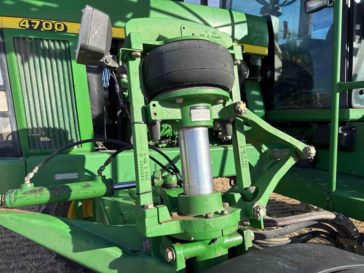 2000-john-deere-4700-image-30