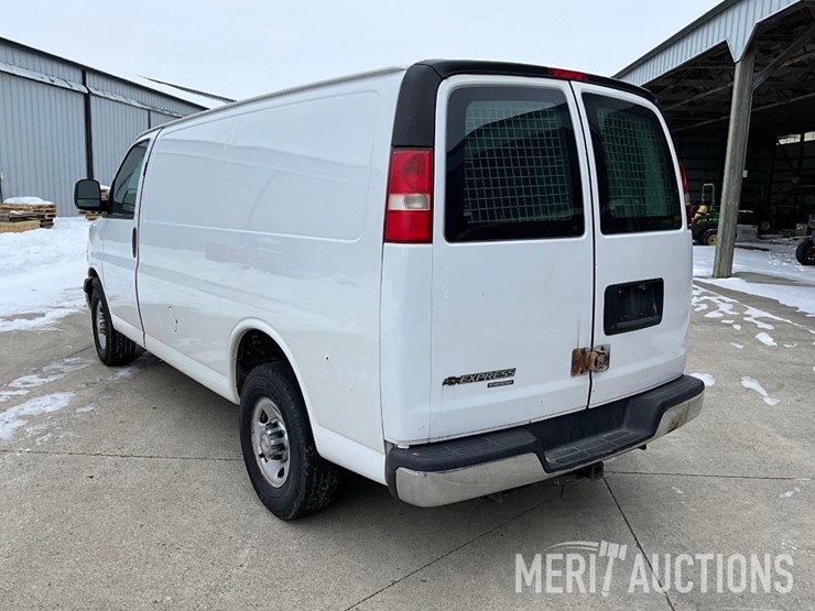 2014-chevrolet-2500-image-3