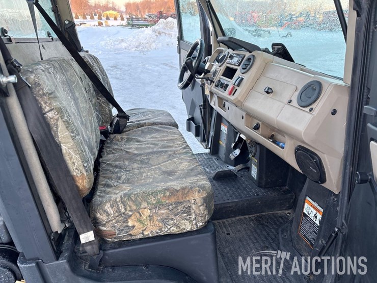 2019-john-deere-gator-image-21