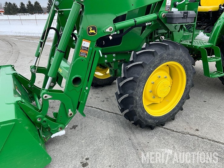 2024-john-deere-5075e-image-10