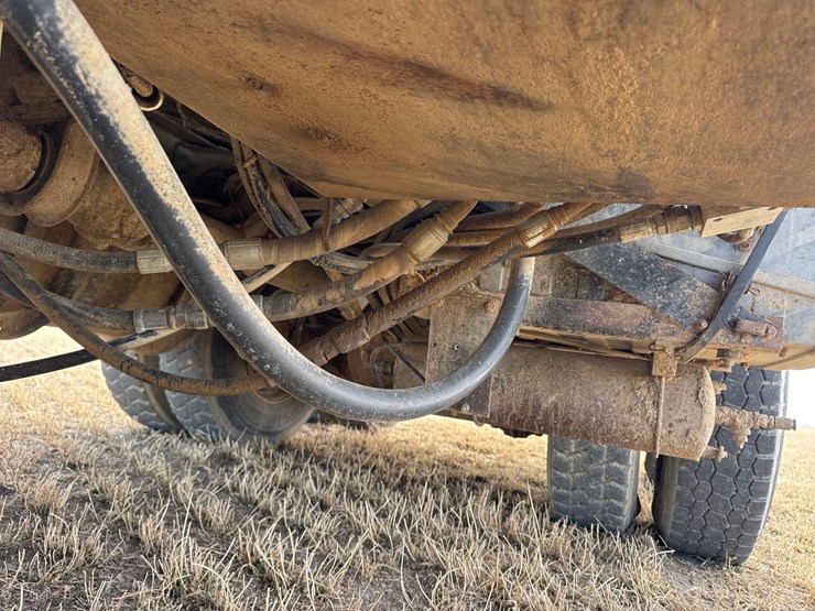 1986-white-140-image-36