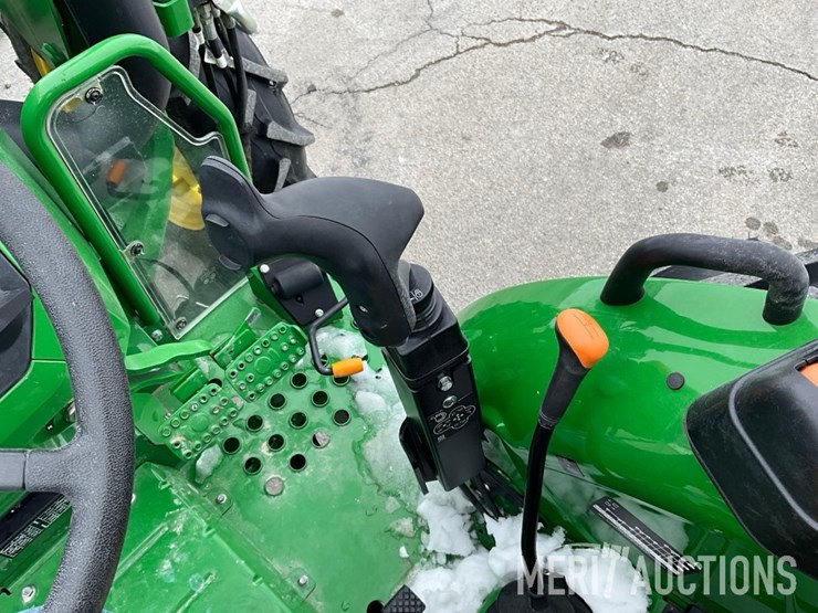 2024-john-deere-5075e-image-27