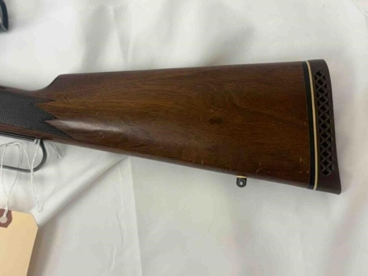 browning---lever-action-rifle-image-2