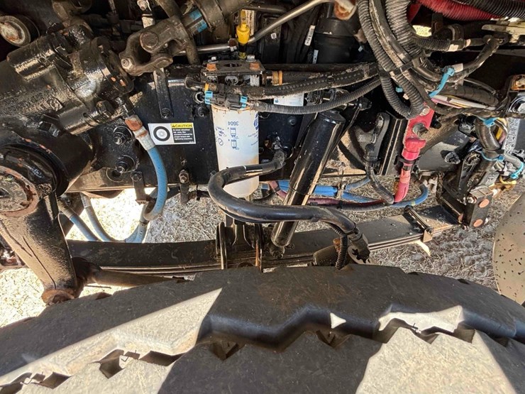 2019-peterbilt-348-image-4