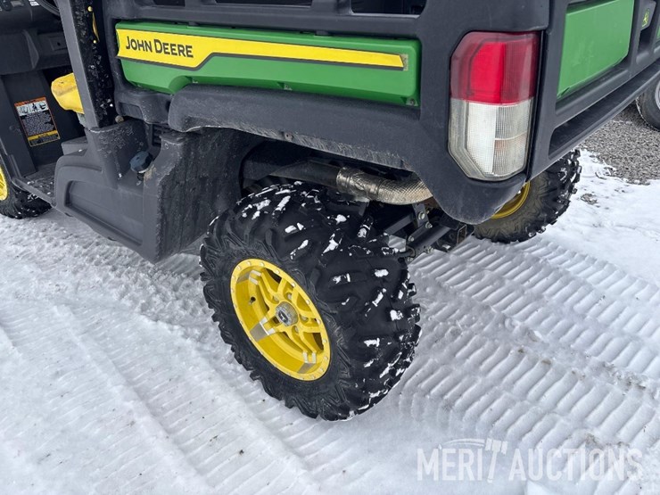 2021-john-deere-gator-image-13