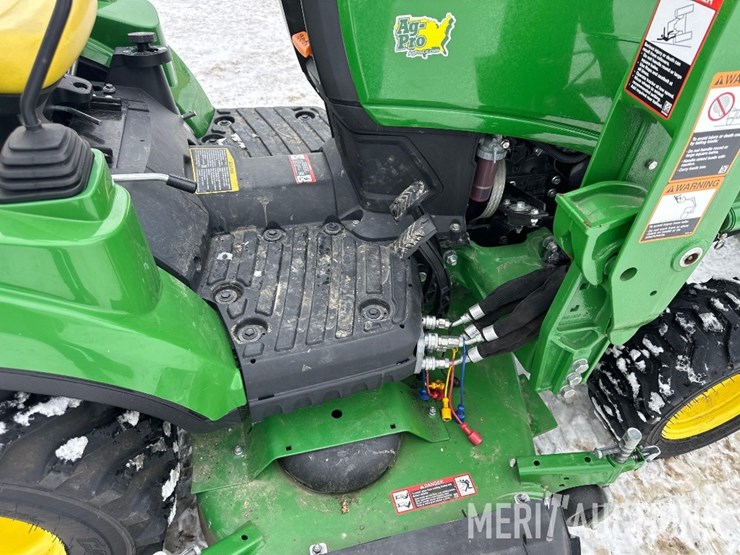2021-john-deere-1023e-image-23