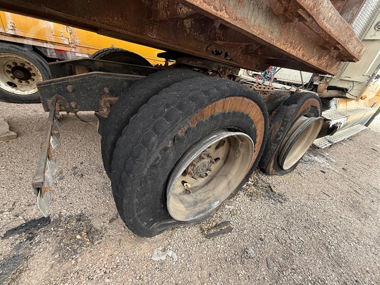 1988-freightliner-flc120-image-6